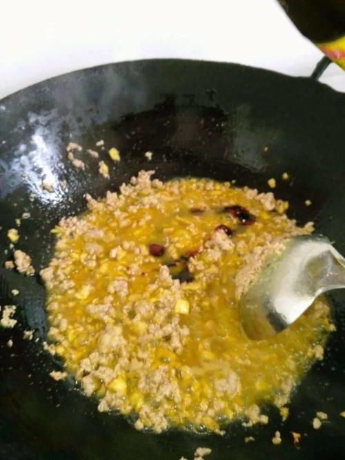 用青辣椒做出来发牛肉酱，欢迎程度超出你想象