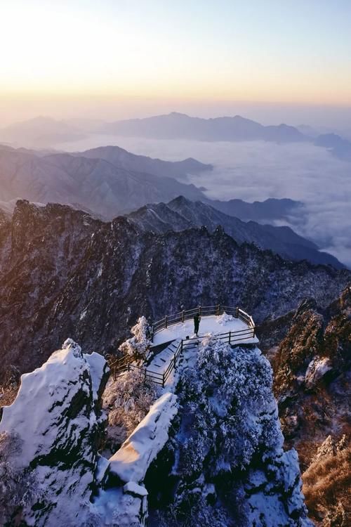 遍地|刚火就打脸？老君山上垃圾遍地，跟着段子去旅行真的没必要！