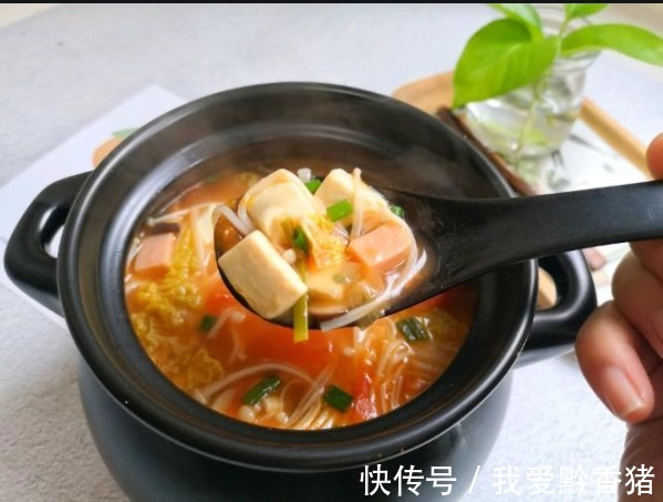 减脂|减脂必备的番茄豆腐菌菇汤,教你简单四步就会做