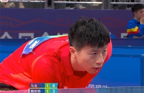 翻盘|马龙yyds!决胜局2-4落后仍翻盘,3-2艰难战胜国乒小将,拒绝爆冷