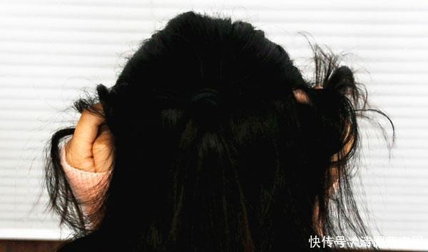 更年期上门前，身体会提前出现一些异象，45岁后的女人要多注意