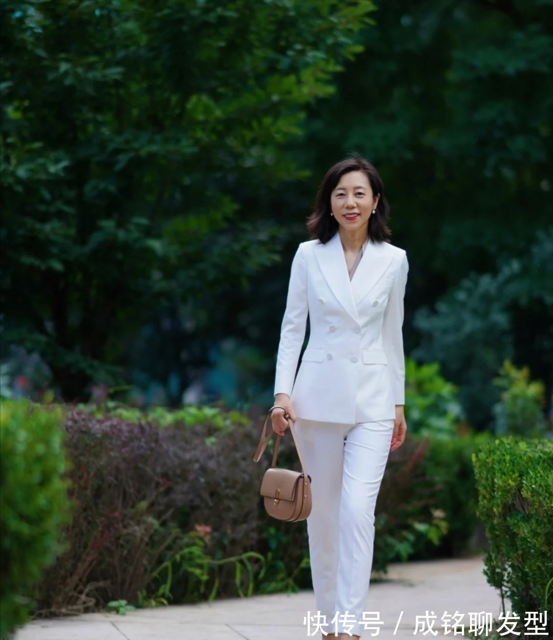 衬衫|五十岁颜值普通的女人，学学这位博主的穿搭，不掉档次又有品位