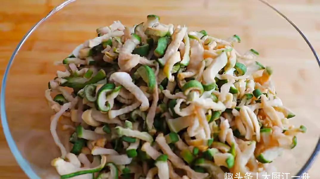 腌萝卜干的季节到了，香辣爽脆，做法简单，放一年也不怕坏