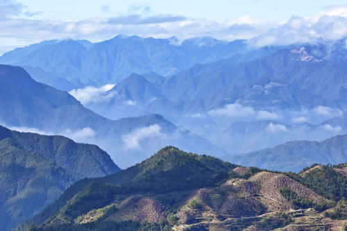 中年|高山险峰、云海梯田、山里人家，人间仙境南尖岩