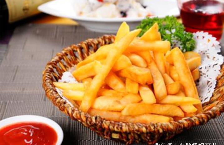 医生|我们的孩子正在被“催熟”医生这6类零食,再馋也别给孩子吃