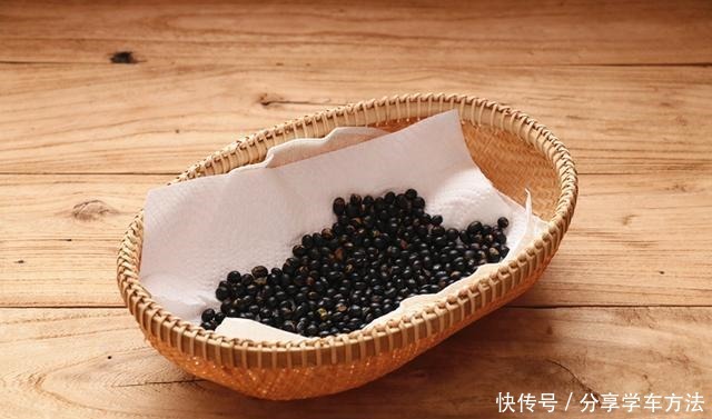 天冷要吃这食物,富含蛋白质,每天8颗精神饱满,泡一泡特好吃