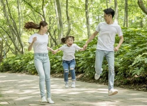 小孩子|“妈妈,电视里的人出来了”,以为是孩子恶作剧,几天后发现蹊跷