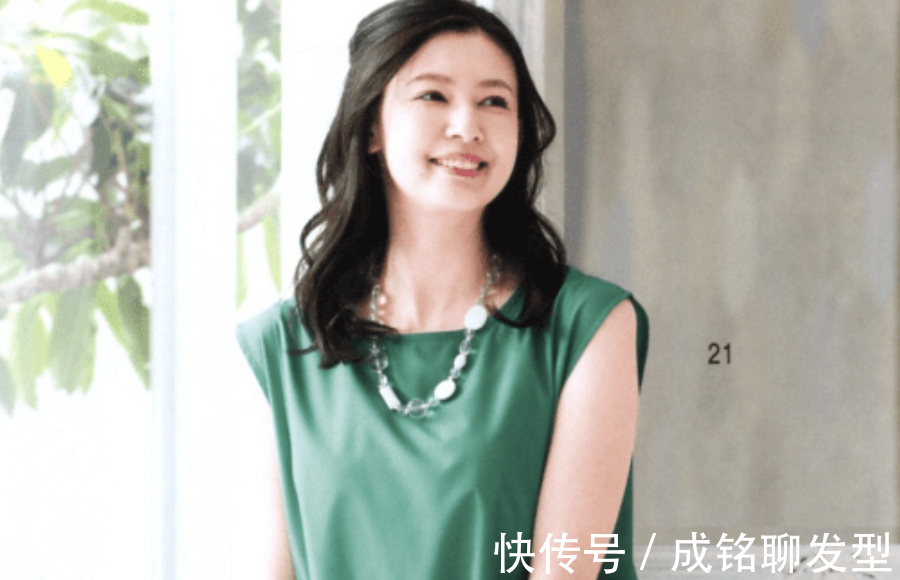 齐肩|建议中年女人,尽量少烫这5种“卷发”,老气没气质还拉低档次