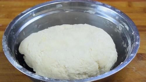 家常烙饼怎样做不硬？掌握这做法，做出来柔软起层，凉了也不硬