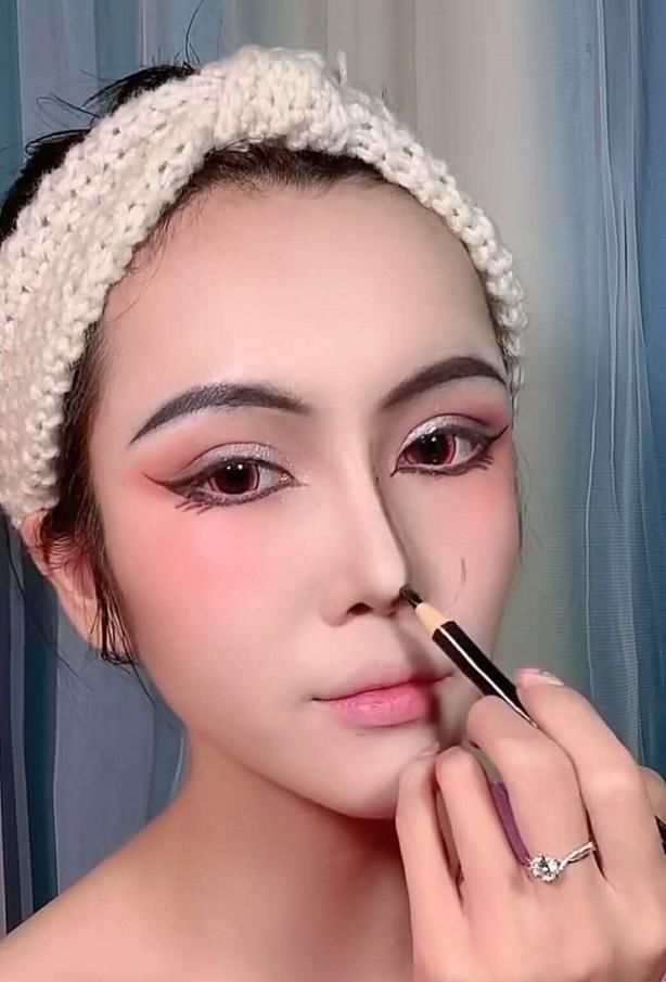 小姐姐仿妆动漫妲己,开始长得就挺美,看到最后还挺符合人设