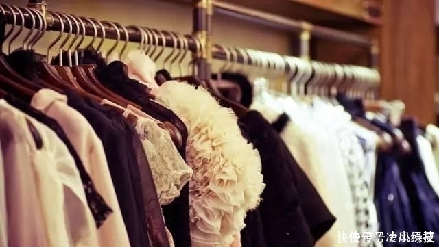 抱枕|家里不穿的废旧衣服不要扔,照着锅盖剪一剪,超市的要卖一两百!