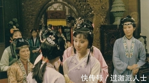 王熙凤$滴翠亭前嫁祸黛玉,宝钗的一个心思,令王熙凤不寒而栗