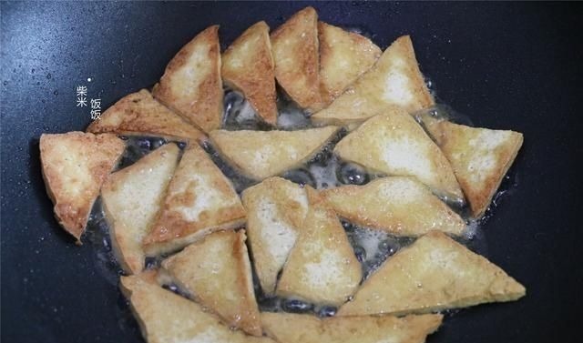 豆腐这样做太好吃了,我家每周做一次,软嫩入味,给肉都不换