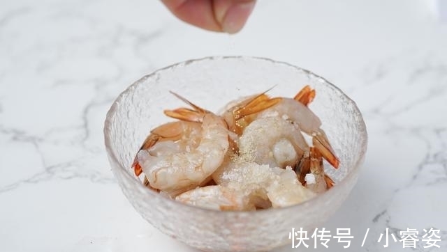 鲜虾|剩米饭别浪费，加些料烤一烤，色彩缤纷，奶香浓郁，孩子们抢着吃