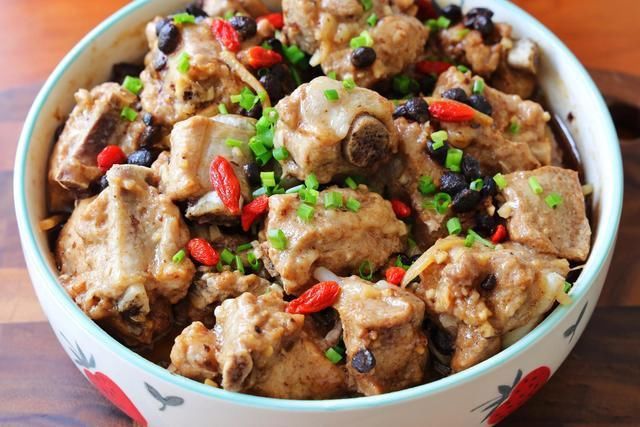 芋头|夏天排骨别红烧，蒸一蒸无油烟更健康，鲜香滑嫩，多吃也不上火