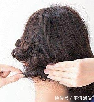 发丝 发型千万不能随便扎,那样真的好土,这样扎头发走到哪倍有面子!