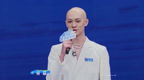 《青3》开播，吴世勋好友自嘲吓到腿软，选手看Lisa跳舞落泪被吐槽太母