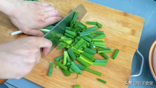 猪肉饺子好吃有窍门,调馅多加这一步,比饺子馆的好吃,又鲜又香