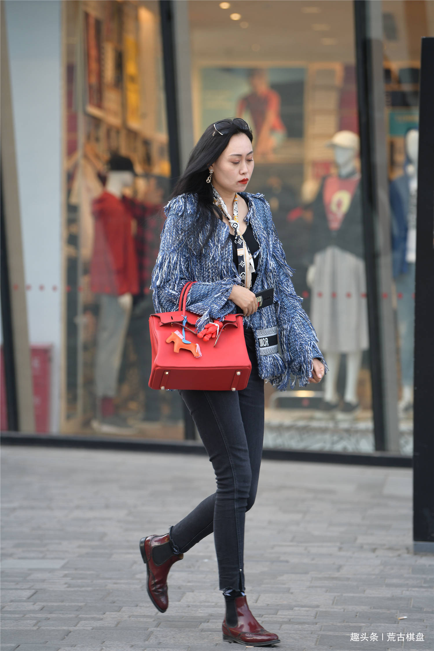 运动鞋 紧身裤搭配无论是搭配短靴,是靴子还是运动鞋,都很精致