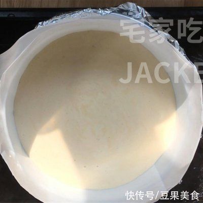 香蕉古早蛋糕，香甜松软，满室飘香，口感如棉花般的轻柔，超好吃