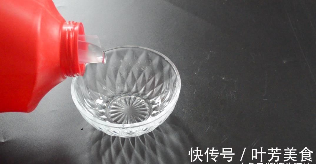 洗衣液和白醋混合在一起, 没想到作用这么大, 可惜知道的人还不多