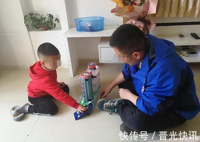 惊醒|公交车上,3岁女孩脱口而出的话,“惊醒”所有人,真是童言无忌