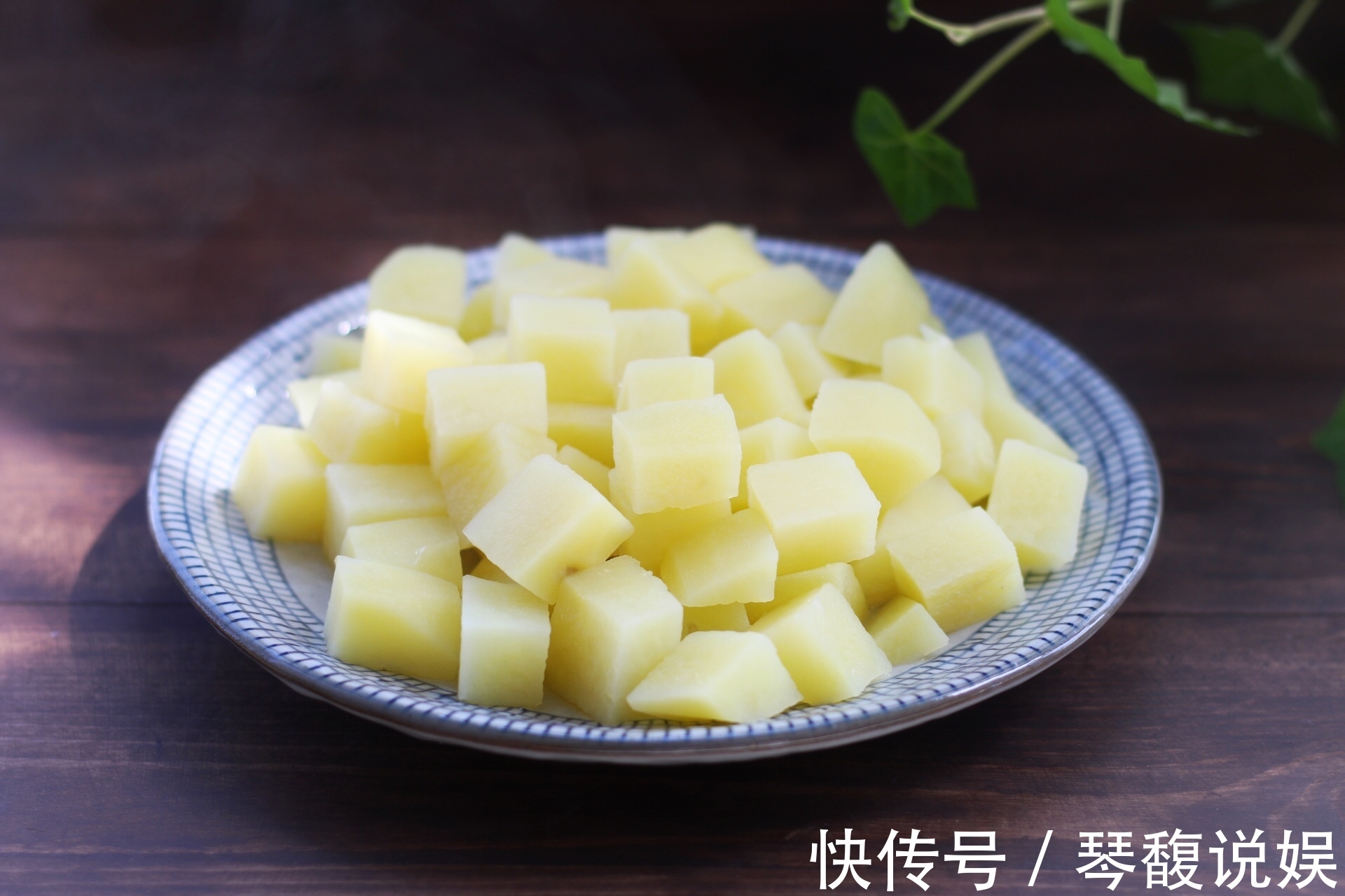 土豆别总是炒和炖了,教你新做法,超简单,味道却是超级棒