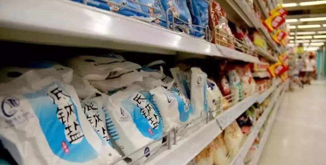 区别|食盐别乱买,吃错了危害健康,同样是盐区别很大,我也是刚知道