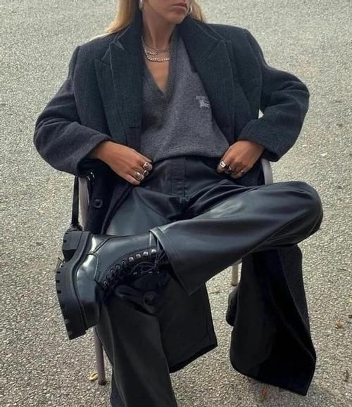 ?女人不管穿啥，都要牢记“上下法则”，很多人不懂，难怪显矮胖