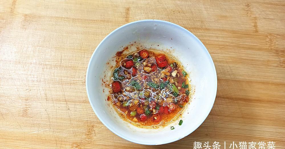 杏鲍菇凉拌比直接用热油炒出来的杏鲍菇口感更好,味道也清香