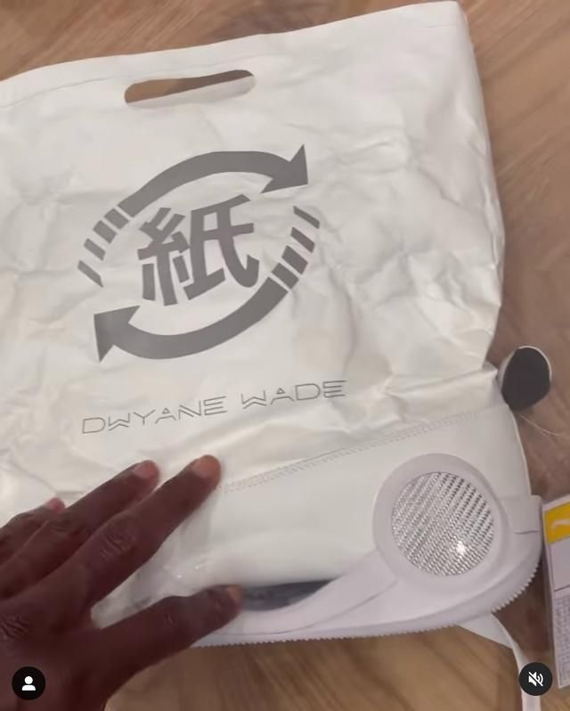 外层 又让他装到了!韦德上脚「纸袋鞋」真骚!设计师:还有八种玩法