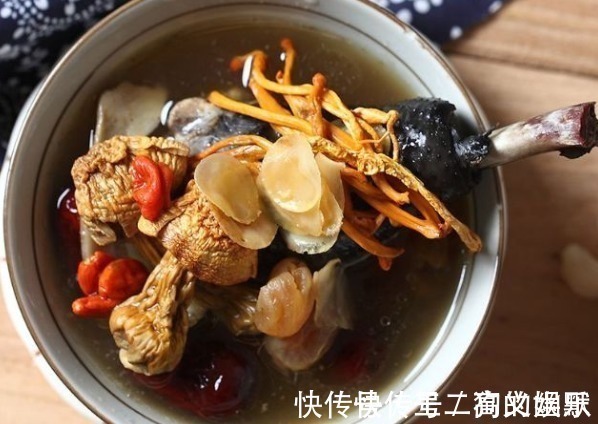 补肾|此物被称为“水中人参”,除湿比薏仁好,生吃补肾,熟吃健脾胃