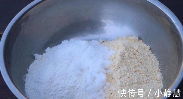 酵母|发糕怎么做都粘牙？水温把控是关键，做出来的发糕松软又好吃