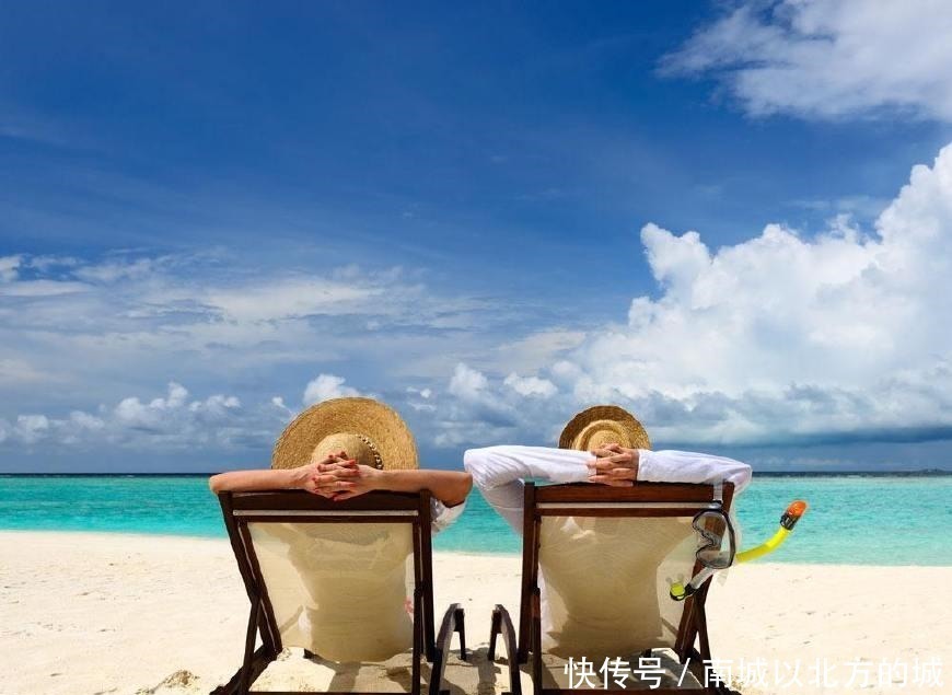 正常人都是越晒越黑, 可为何有的人越晒越红, 还有的越晒越白呢