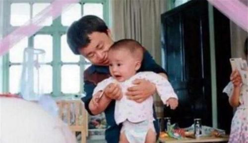 侏儒症|“侏儒”夫妻执意怀孕产子，孩子出生后懵了后悔没听医生的话