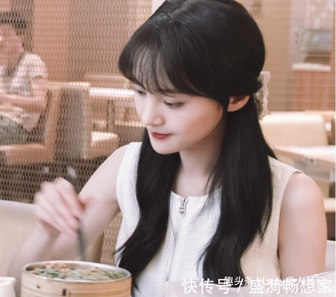 脸蛋 所谓的高级发型都很显老!大明星还有脸蛋撑着,你整上就丑哭了