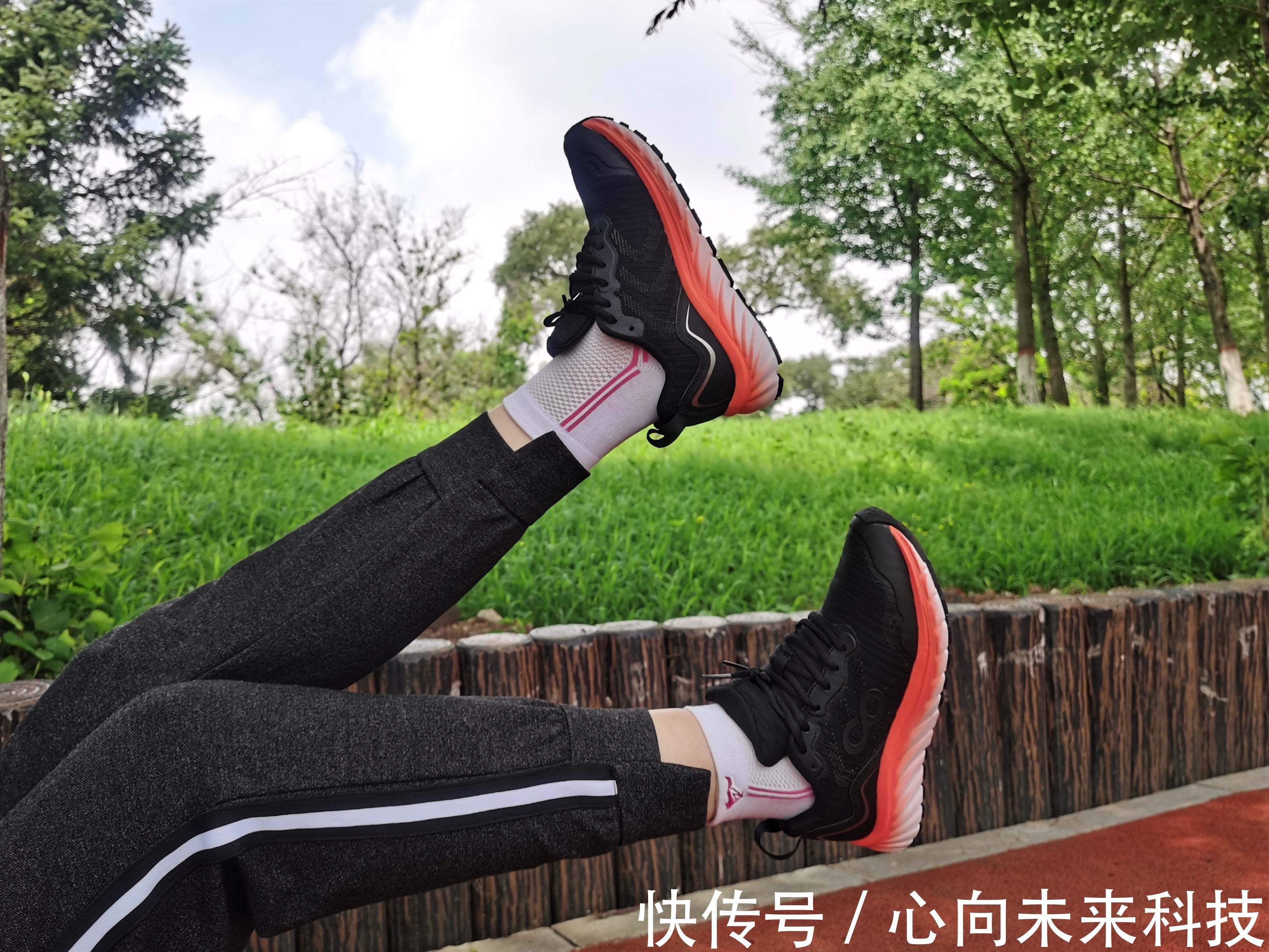 跑步|亚健康想开跑却不知如何选鞋,咕咚10K悦弹跑鞋,入门跑者首选