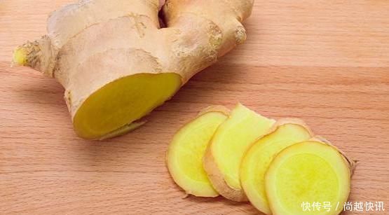 47岁阿姨每天小窍门洗脸,快速分解黑色素,黄褐斑不见了