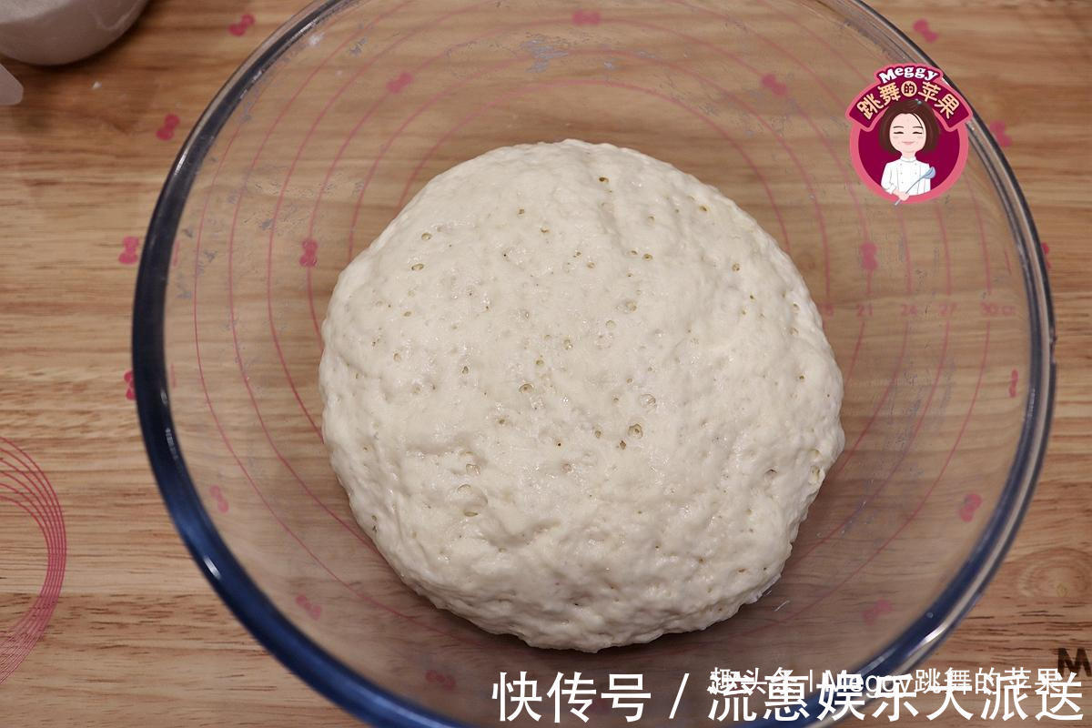 酵母|教你做个绣球花卷，又白又嫩又暄软，发面多加一料，面团高又白