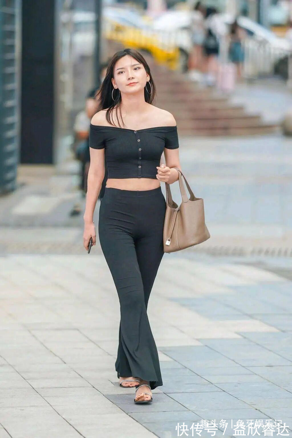 裤子|初秋的季节,妩媚又神秘的时尚搭配,看一看是你想要的吗