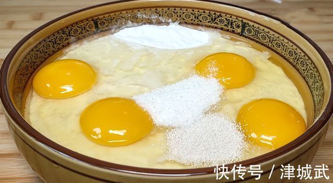 想吃面包不用买,方法简单不用烤箱,在家就能做,出锅暄软又拉丝