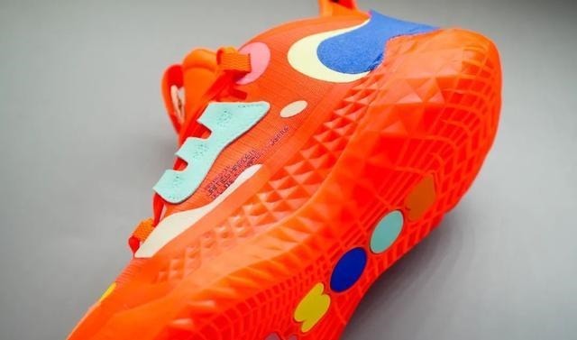 adidas 当之无愧的旗舰款!哈登5代能成为下一款划时代的战靴吗!