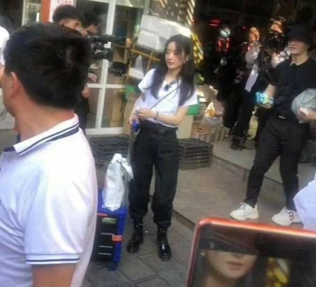 中餐厅|赵丽颖又被刷屏了?当妈妈以后脸真的会发光哦 谁会相信她33岁了