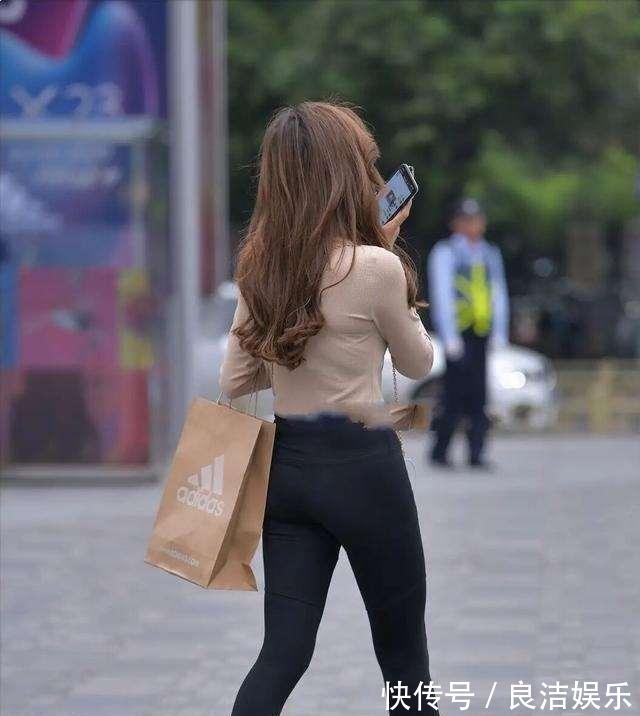 卫衣 打底裤永不过时,凸显时尚气质,时尚格调不局限!