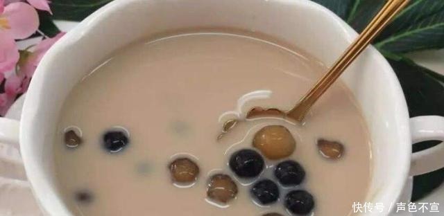 红茶|“珍珠奶茶”别再花钱买，一把茶叶就能做，出锅比买的还好吃！