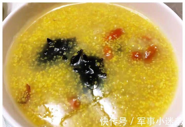 熬小米粥,最好不要直接下锅,教你3个小技巧,又香又浓还不溢锅