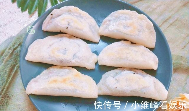 小点心|糯米粉这样吃真过瘾，手不沾面，搅一搅，太香了，出锅就抢光