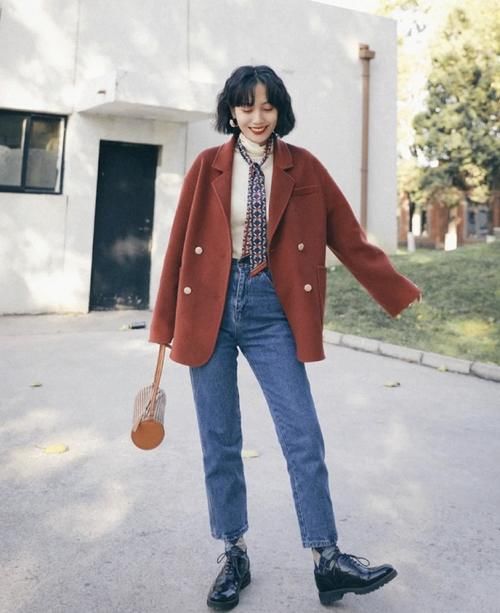 女人不管30还是40，少穿“花”衣服，多穿这4个高级色，洋气显白