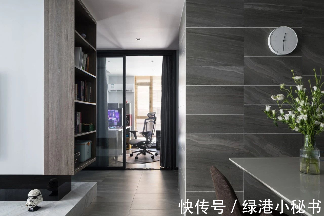 装饰画|装修案例欣赏:通透感很强的清冷系居家设计,高级又有个性!