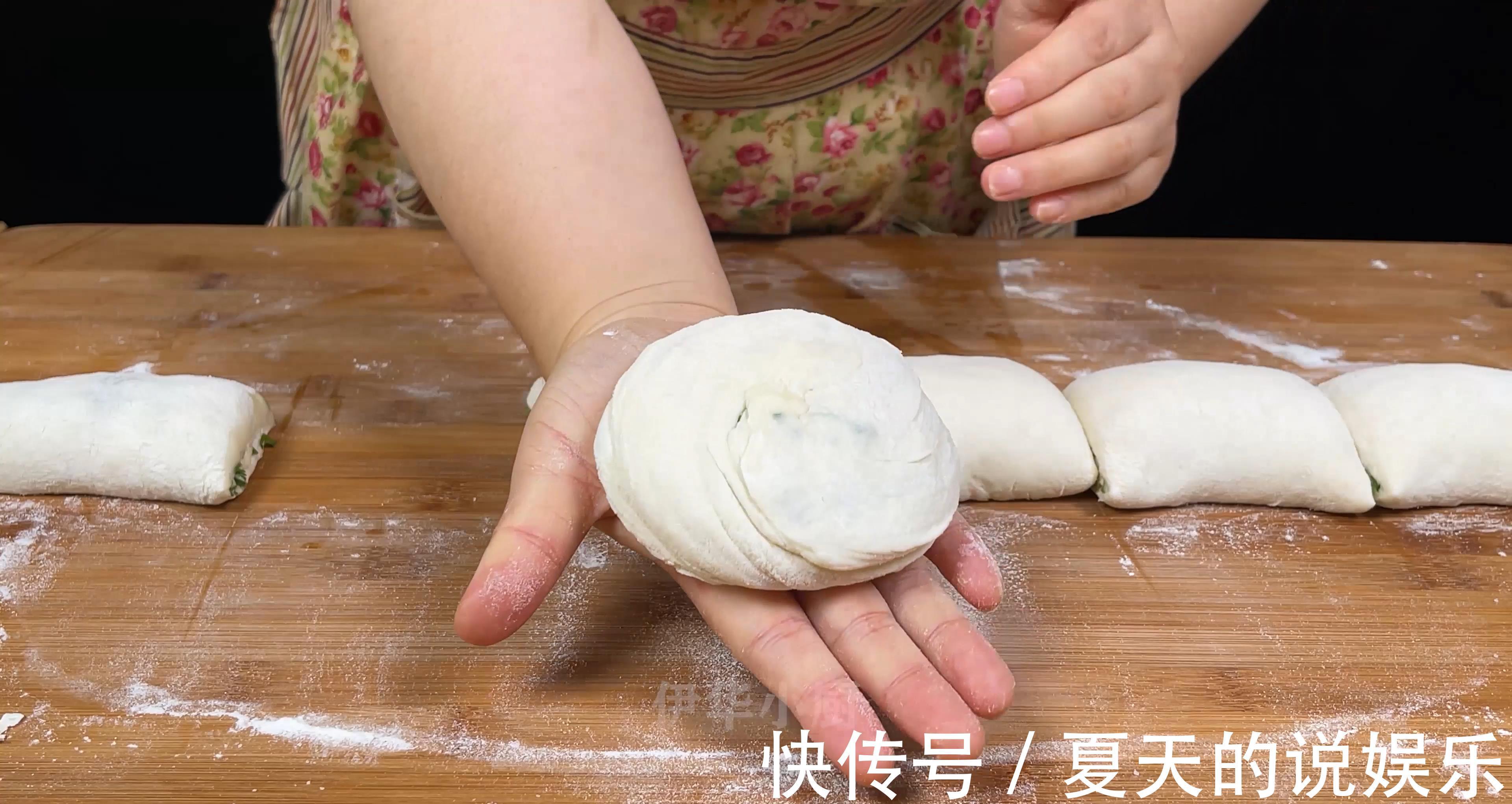 烙饼|早餐店的葱油饼为什么好吃？原来做法简单，学会就可以摆摊了